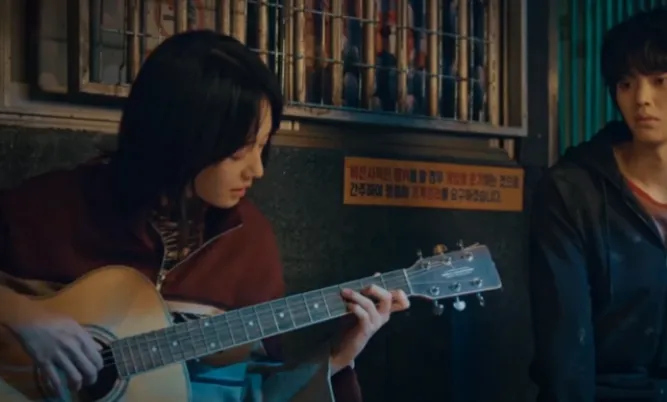 จีซูเล่นกีตาร์เพลง Sweet Home - KUBET